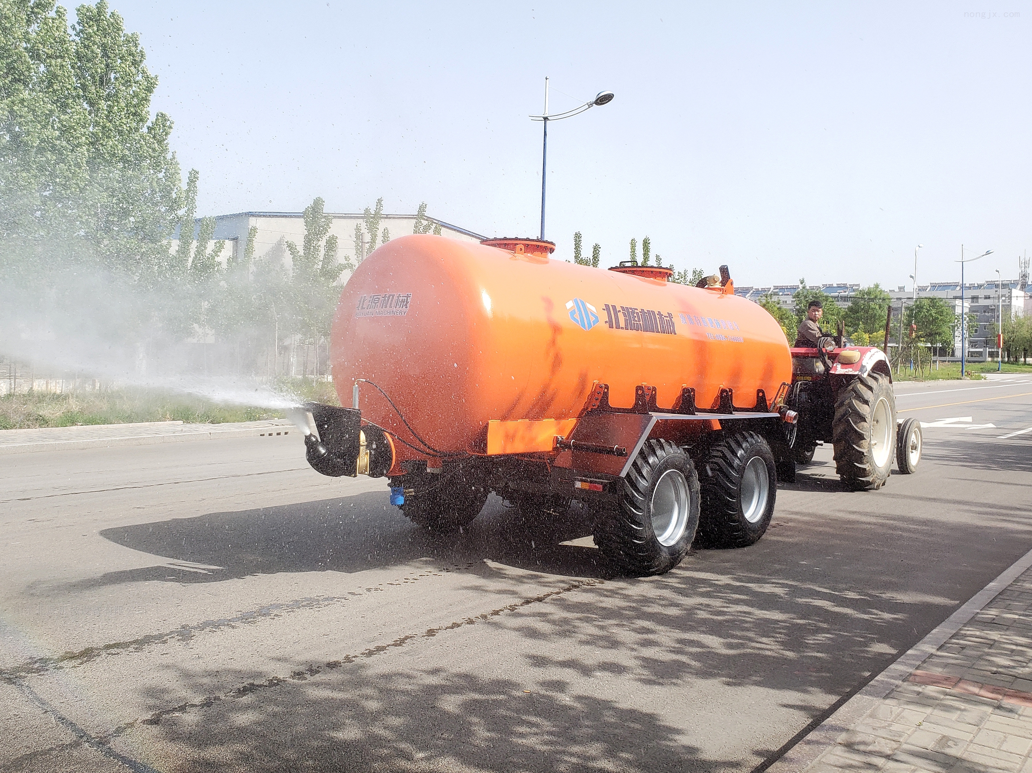 田间撒水肥的液态撒肥机 20方有机肥撒粪车